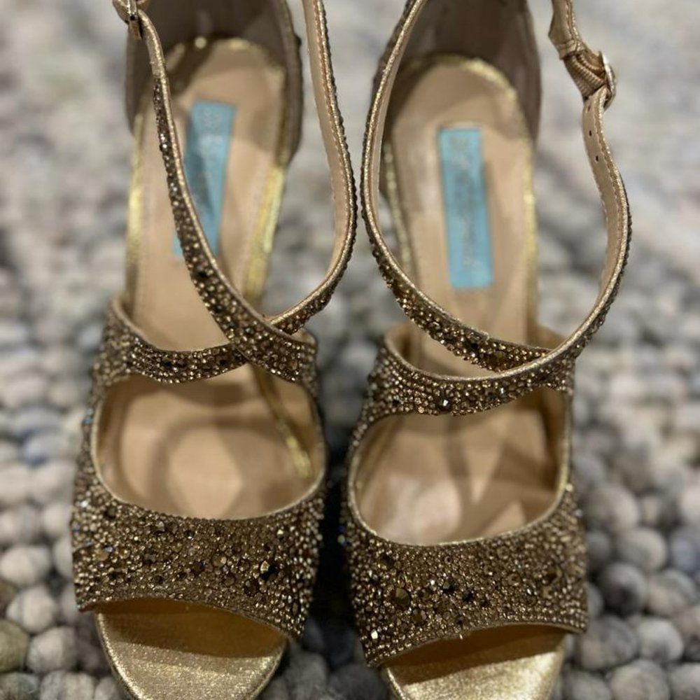 Betsey Johnson Women's Bayli Pump